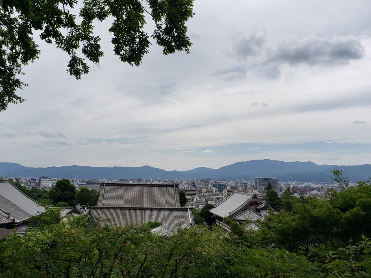 山亭庭園から見る京都市内風景