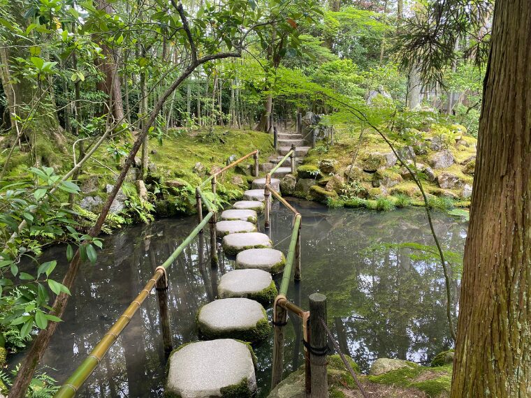 天授庵書院南庭の池の飛び石