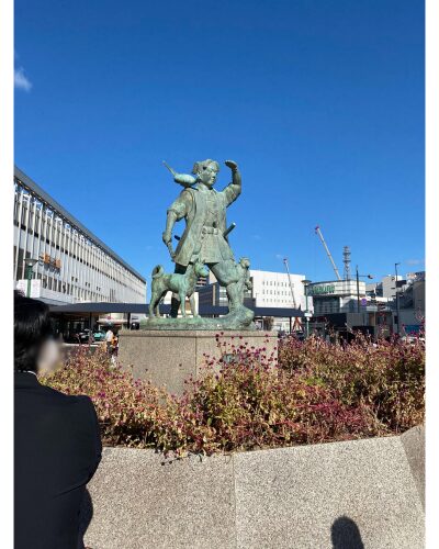 岡山駅前の桃太郎像