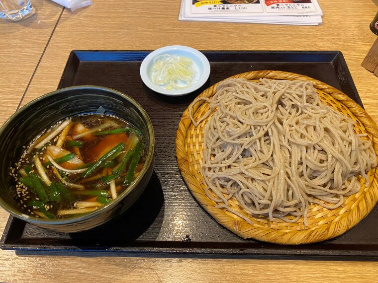 岡山名物の黄にらつけめんそば