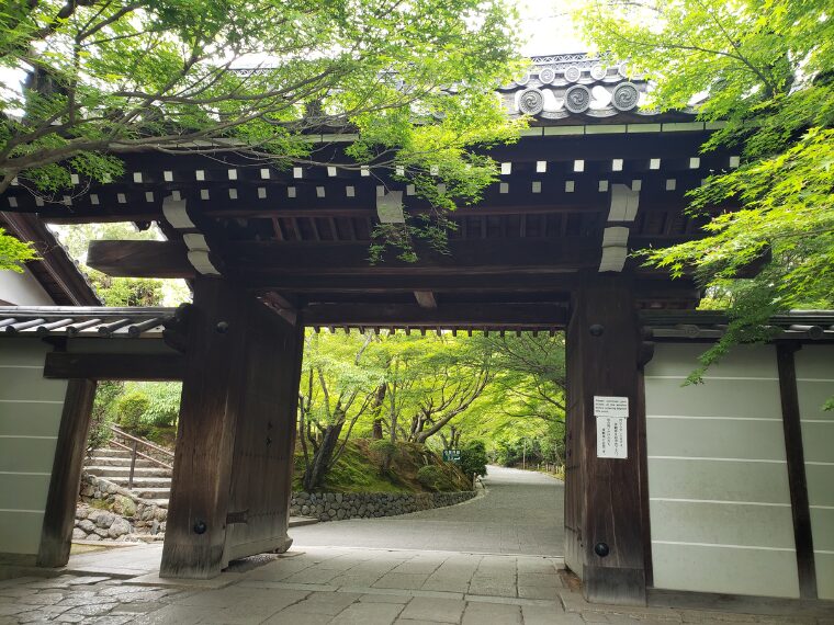 龍安寺の山門