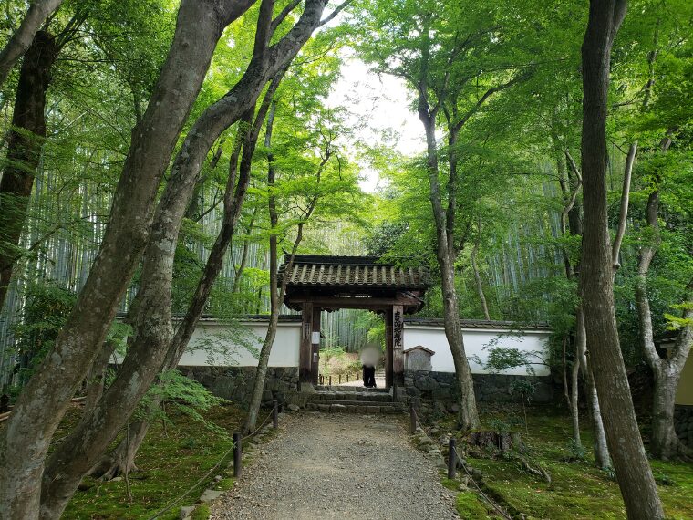 地蔵院の総門