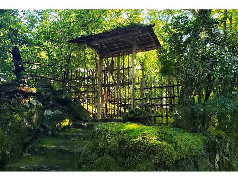 高山寺の境内
