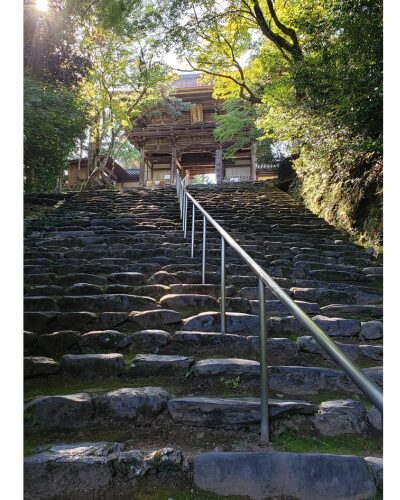 神護寺の石段と楼門
