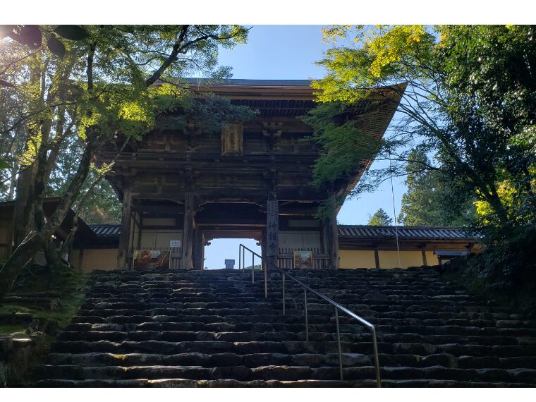 神護寺の楼門