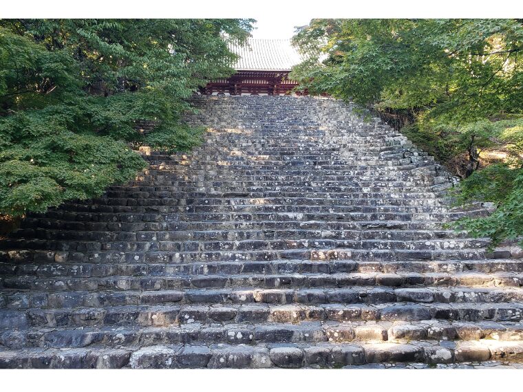 神護寺金堂へ続く石段