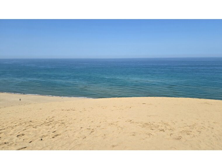 鳥取砂丘から見る日本海