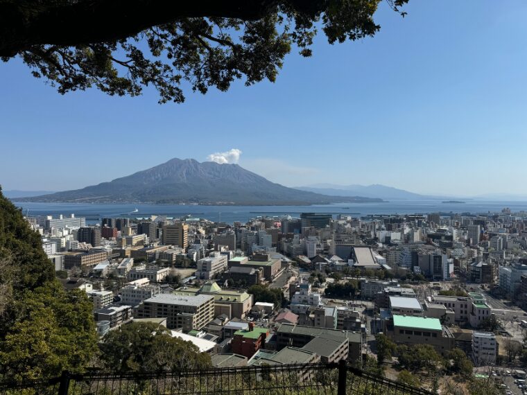 城山展望台から眺める桜島