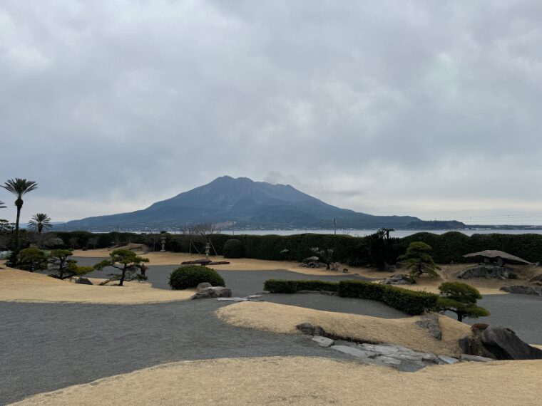 御殿から眺める桜島