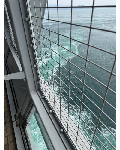 渦の道から見た小さな渦潮