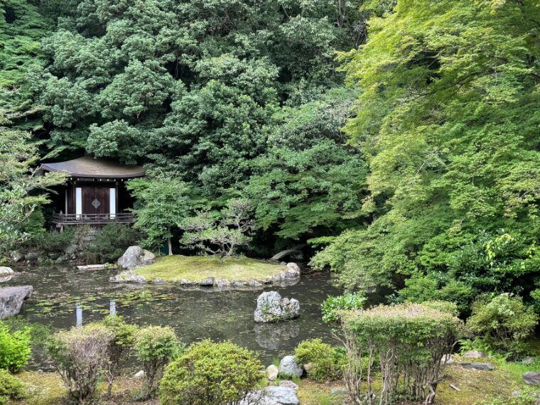 毘沙門堂の晩翠園