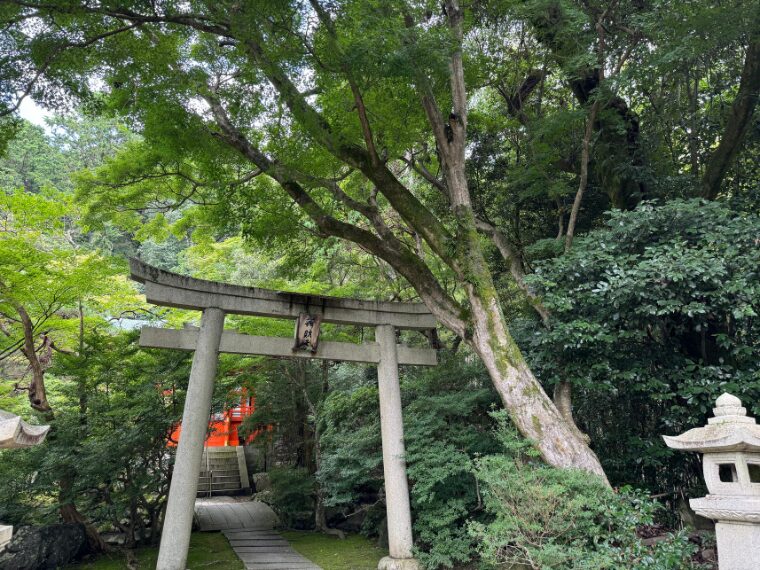 毘沙門堂の高台弁才天