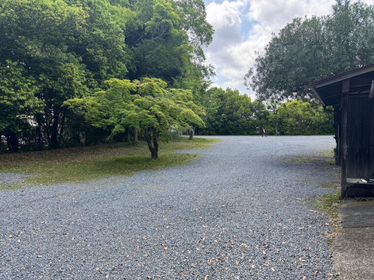 清凉寺の駐車場