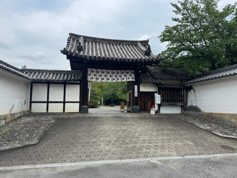 勧修寺山門