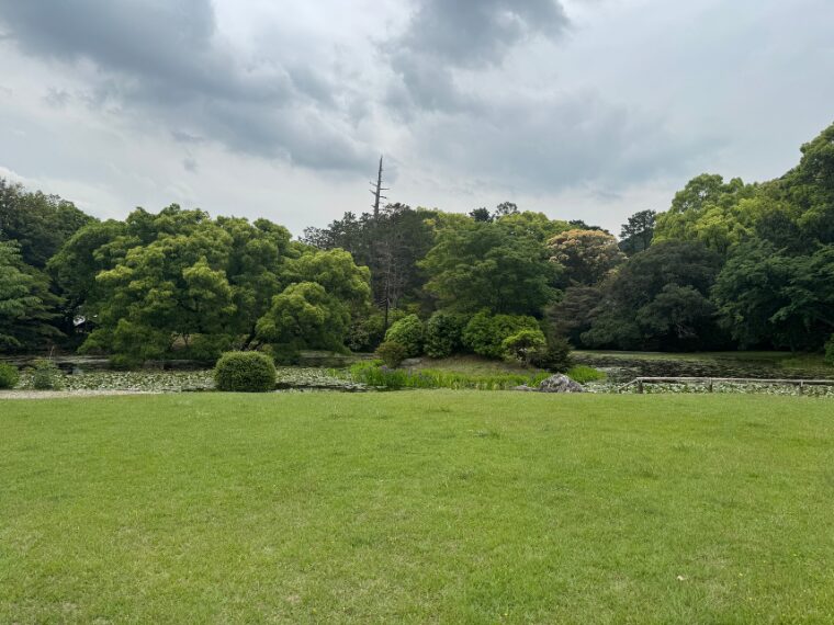勧修寺の氷室池