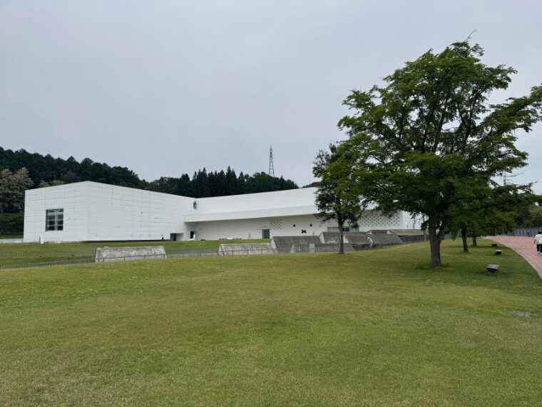 青森県立美術館