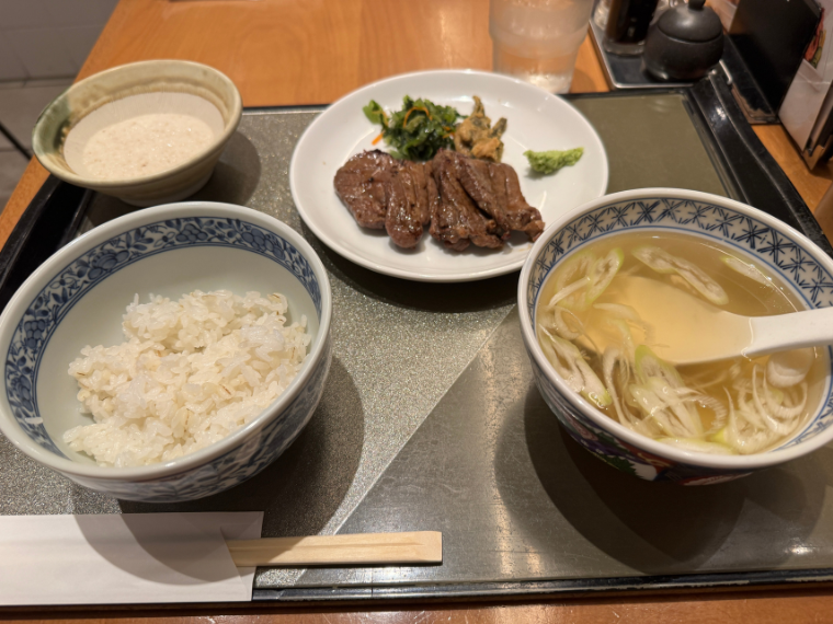 青葉亭の牛タン定食