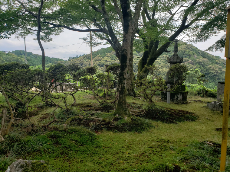 清閑寺境内